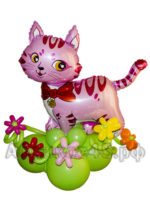 Кошечка на полянке