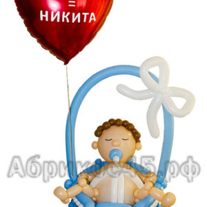 Малыш в корзинке