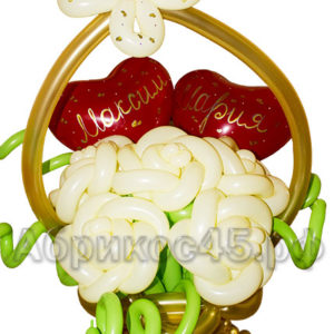 Корзина с белыми розами