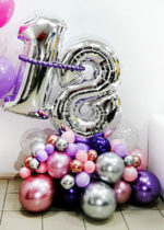 Цифра 18 на стойке